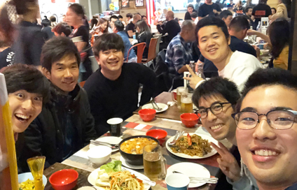 海外就労研修では給与収入があります。