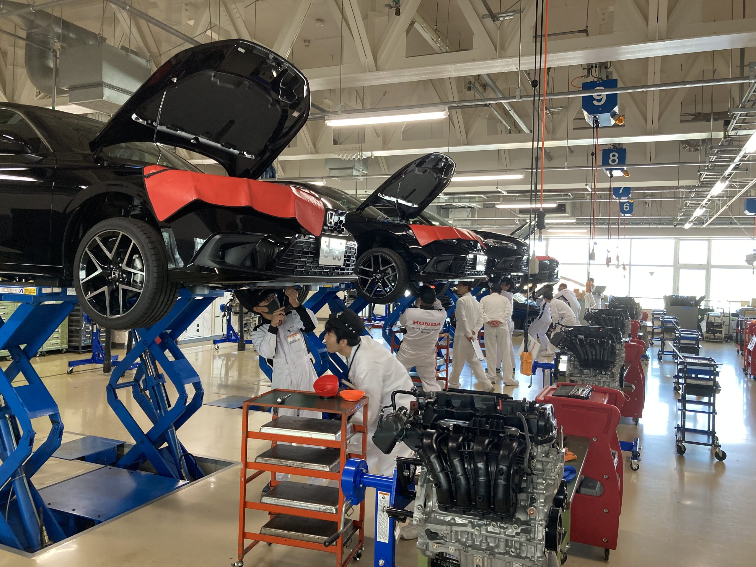 学内での企業実習スタート！