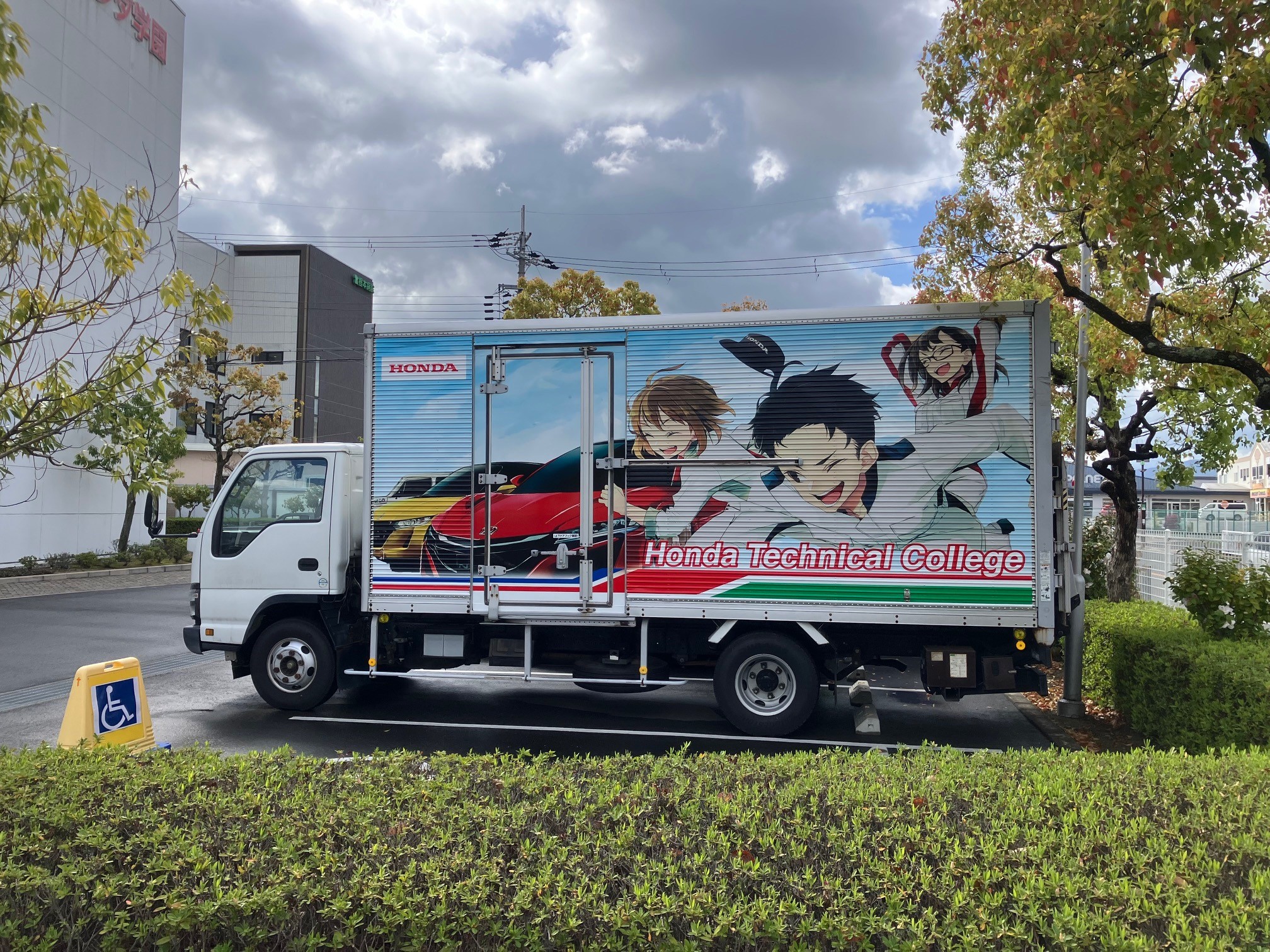 【部同好会】部同好会活動で活用している車両へのラッピング！