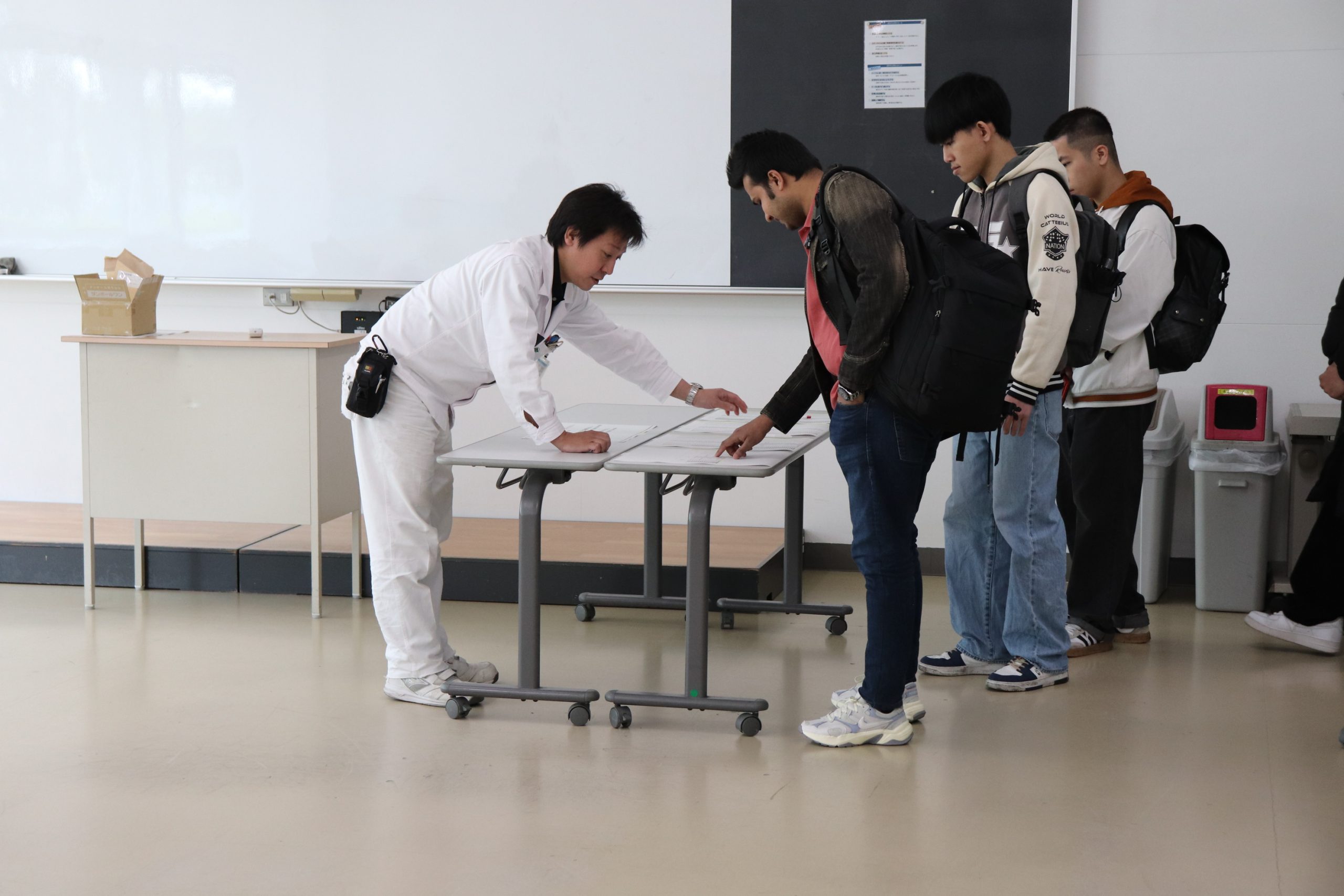 【新入生対象】物品配布とユニフォームのサイズ合わせ